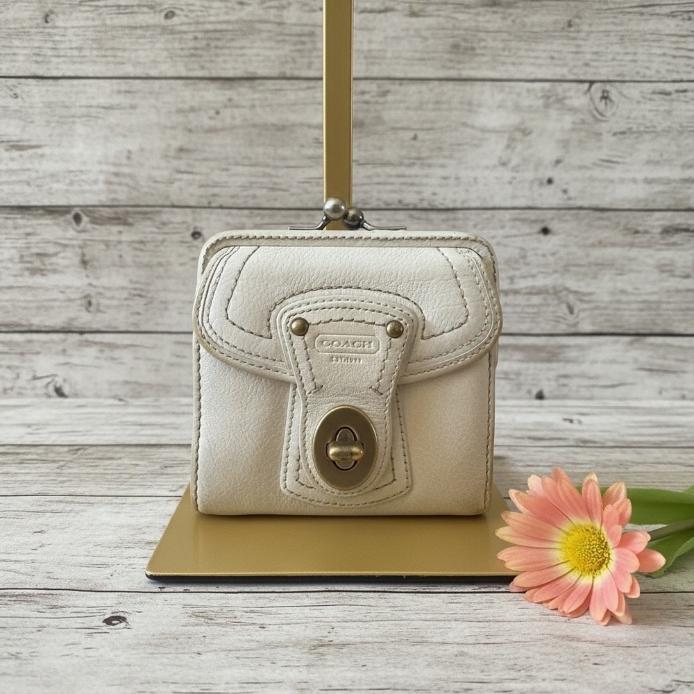 Coach Legacy Kisslock Turnlock Wallet Ivory Leather Stripe Interior Clutch